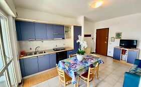 Appartamento Vista Mare con Spiaggia e Piscina